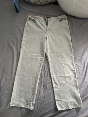 Gloria Vanderbilt Cream Straight-Leg Jeans